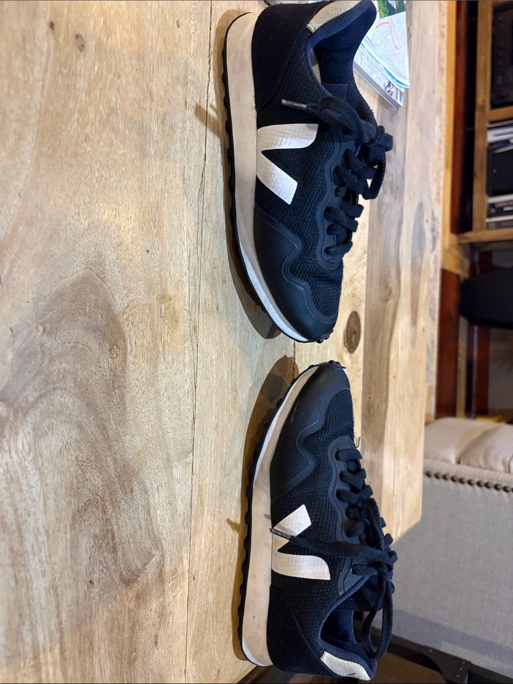 Veja women’s  black and ivory Sneakers size 6 - Picture 5 of 6